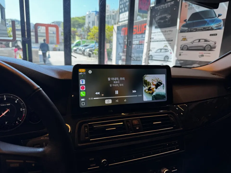 BMW 5 Series F10のAndroid Auto・CarPlay取付事例 施工写真 3-2