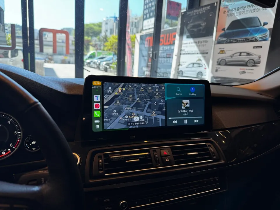 BMW 5 Series F10のAndroid Auto・CarPlay取付事例 施工写真 4-2