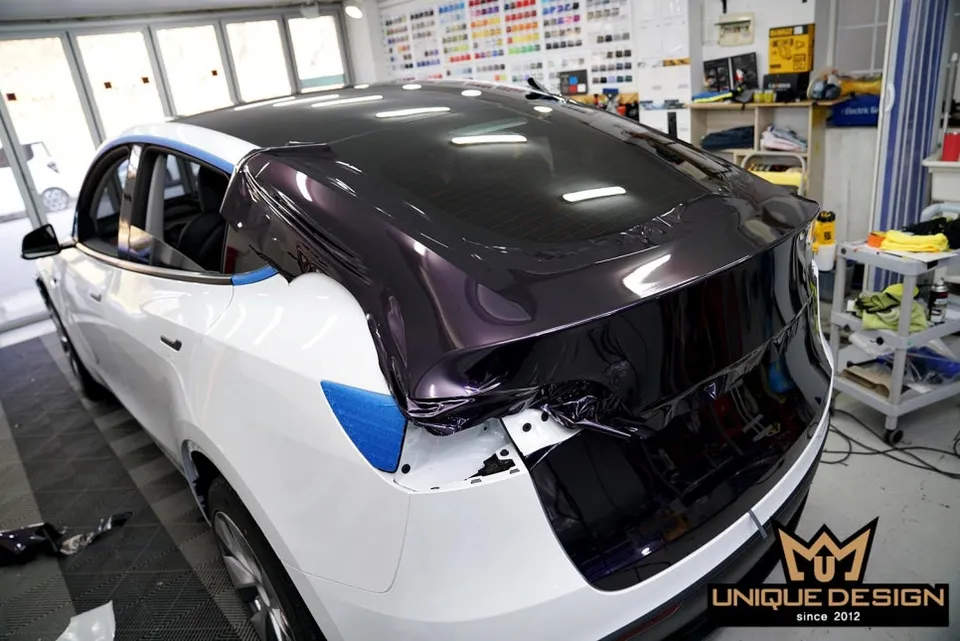 Tesla Model Yのカーラッピング事例|ミッドナイトパープル 施工写真 1-3