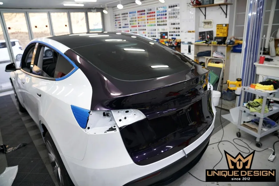Tesla Model Yのカーラッピング事例|ミッドナイトパープル 施工写真 2-3