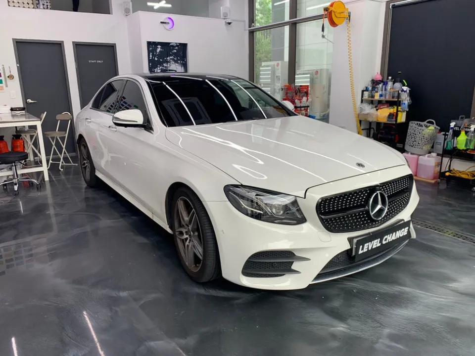 Mercedes-Benz Eクラス W213のカーラッピング事例｜費用目安・仕上がり 施工写真 1-1