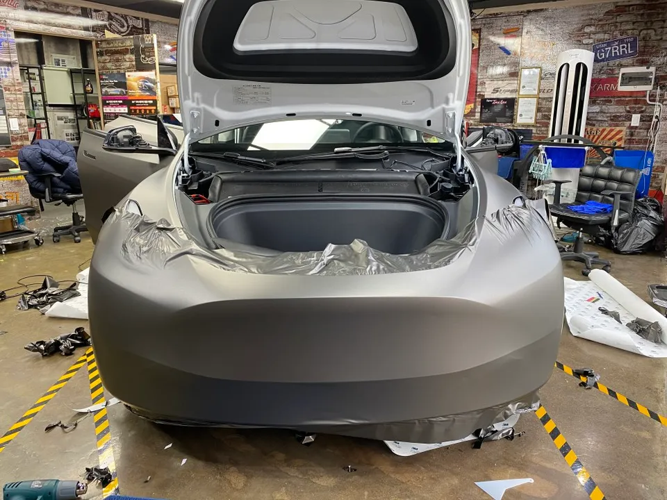 Tesla Model Yのカーラッピング事例|3Mフィルムで高級感UP 施工写真 2-2