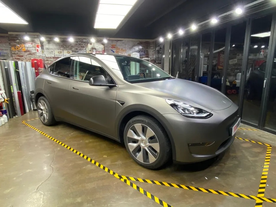 Tesla Model Yのカーラッピング事例|3Mフィルムで高級感UP 施工写真 3-3