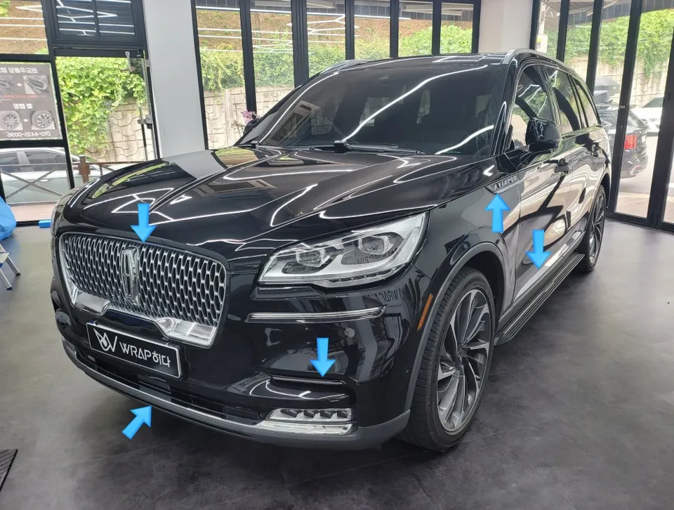 Lincoln Aviatorのカーラッピング事例|クロームメッキの印象変更 施工写真 3-1