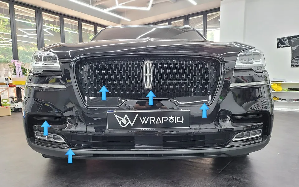 Lincoln Aviatorのカーラッピング事例|クロームメッキの印象変更 施工写真 3-3