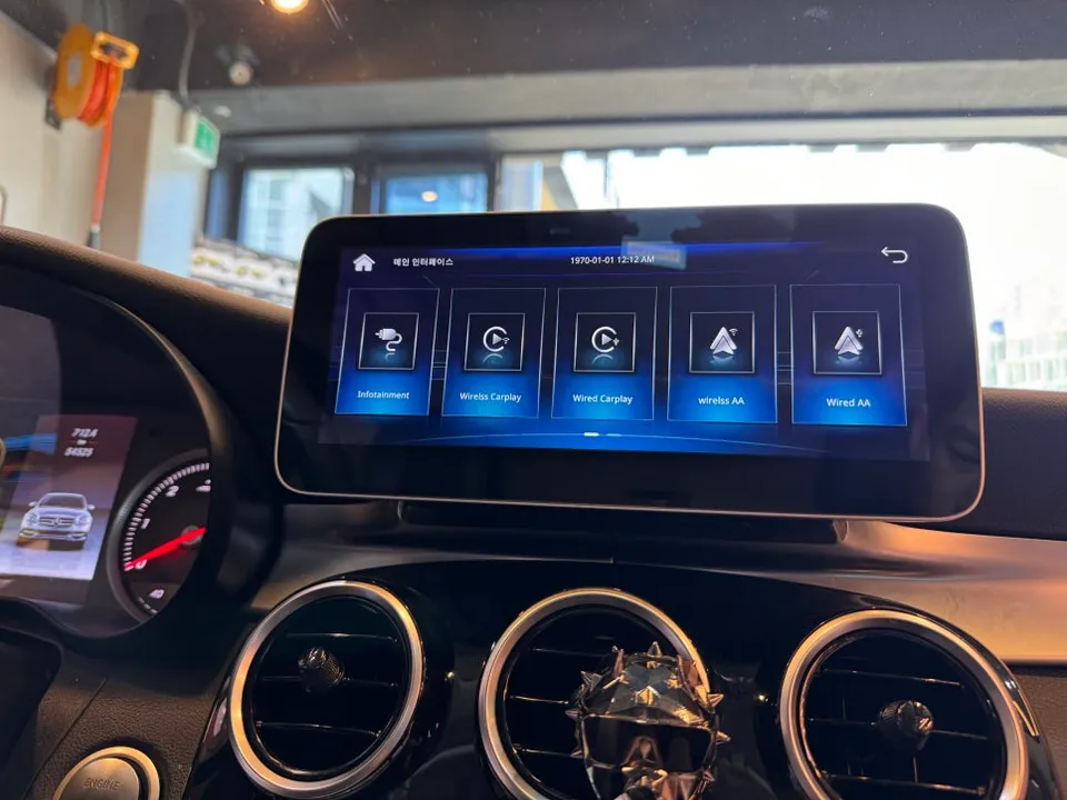Mercedes-Benz C-Class W205のAndroid Auto・CarPlay取付事例 施工写真 4-1