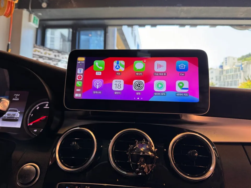 Mercedes-Benz C-Class W205のAndroid Auto・CarPlay取付事例 施工写真 3-2