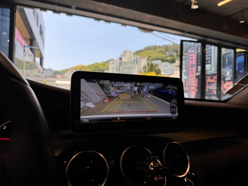 Mercedes-Benz C-Class W205のAndroid Auto・CarPlay取付事例 施工写真 1-3