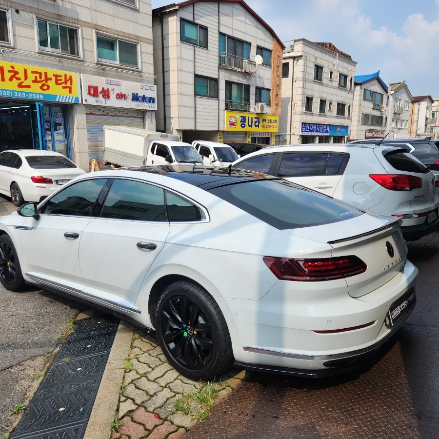 Volkswagen Arteon ルーフPPF施工事例|光沢ブラックフィルム 施工写真 2-3
