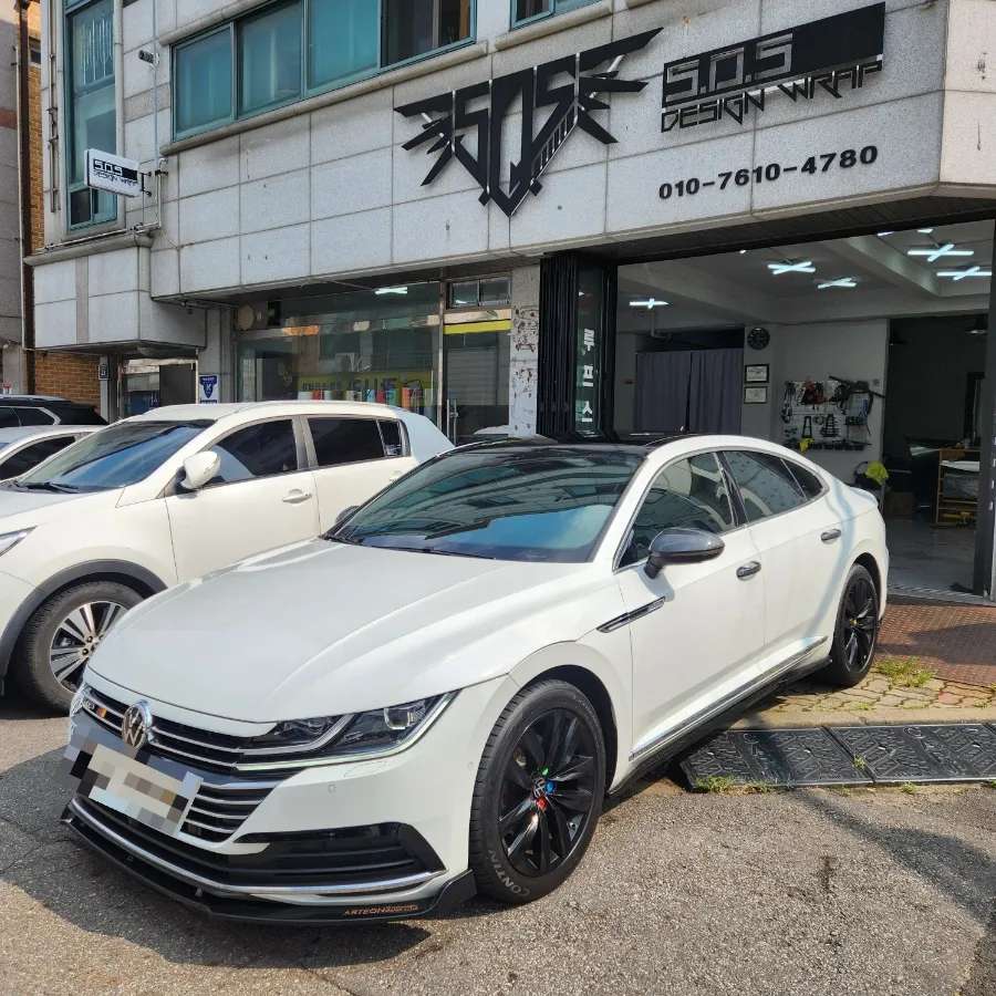 Volkswagen Arteon ルーフPPF施工事例|光沢ブラックフィルム 施工写真 3-3