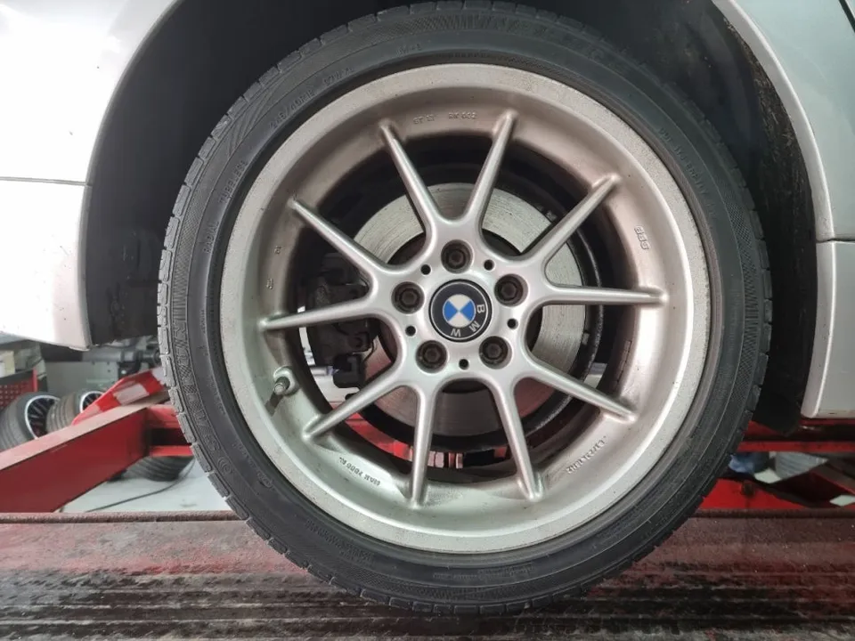 BMW 5 Series wheel repair - BMW 5 Series Wheel Repair & Painting Review photo 4