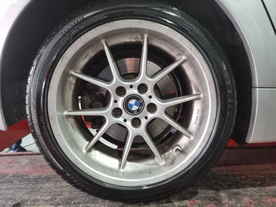BMW 5 Seriesのホイールリペア・塗装事例 施工写真 4-2