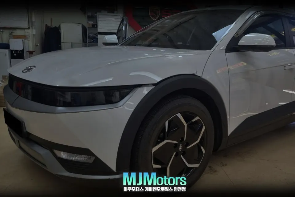 Hyundai IONIQ around view - Hyundai IONIQ 360 Camera Installation Review photo 2