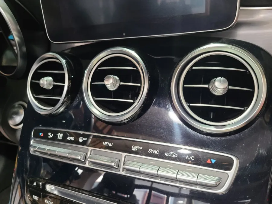 Mercedes-Benz C-Class Coupe ambient lighting - Mercedes-Benz C-Class Coupe Ambient Lighting Review photo 3