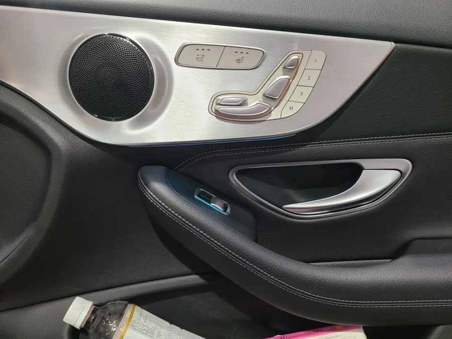 Mercedes-Benz C-Class Coupe ambient lighting - Mercedes-Benz C-Class Coupe Ambient Lighting Review photo 4