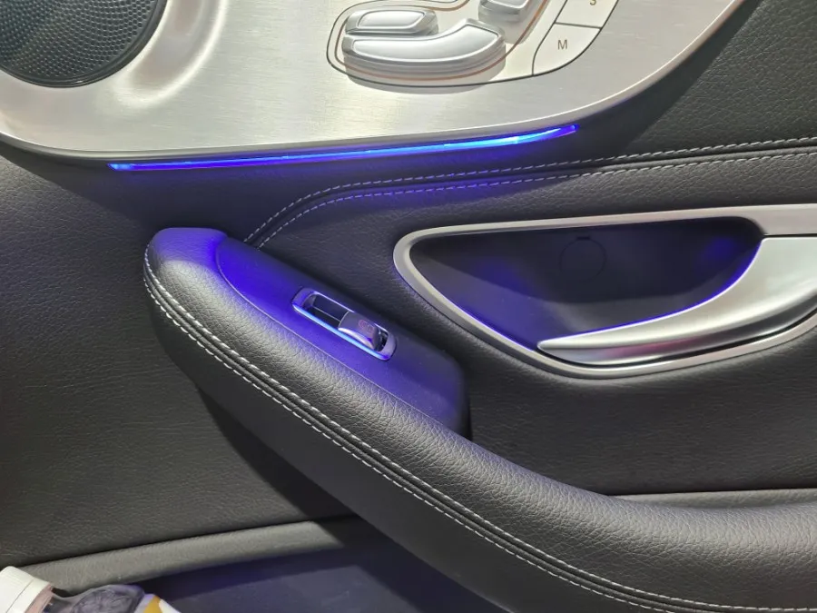 Mercedes-Benz C-Class Coupe ambient lighting - Mercedes-Benz C-Class Coupe Ambient Lighting Review photo 5