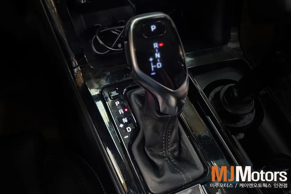 Kia K7 steering wheel - Kia K7 Steering Wheel Customization Review — Enhanced Interior photo 3