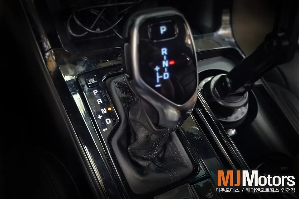 Kia K7 steering wheel - Kia K7 Steering Wheel Customization Review — Enhanced Interior photo 4