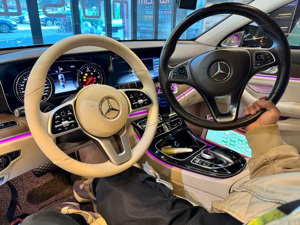 Mercedes-Benz E-Class ambient lighting - Mercedes-Benz E-Class Ambient Lighting Review — Enhanced Interior photo 4