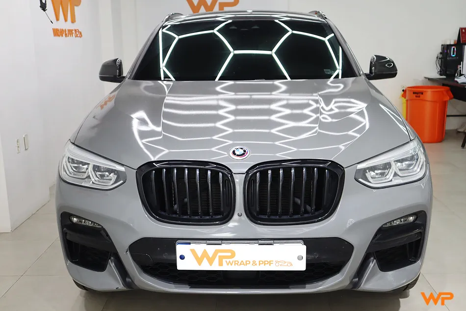 BMW X4 vinyl wrap - BMW X4 M40i Vinyl Wrap Review: Stunning Transformation photo 3