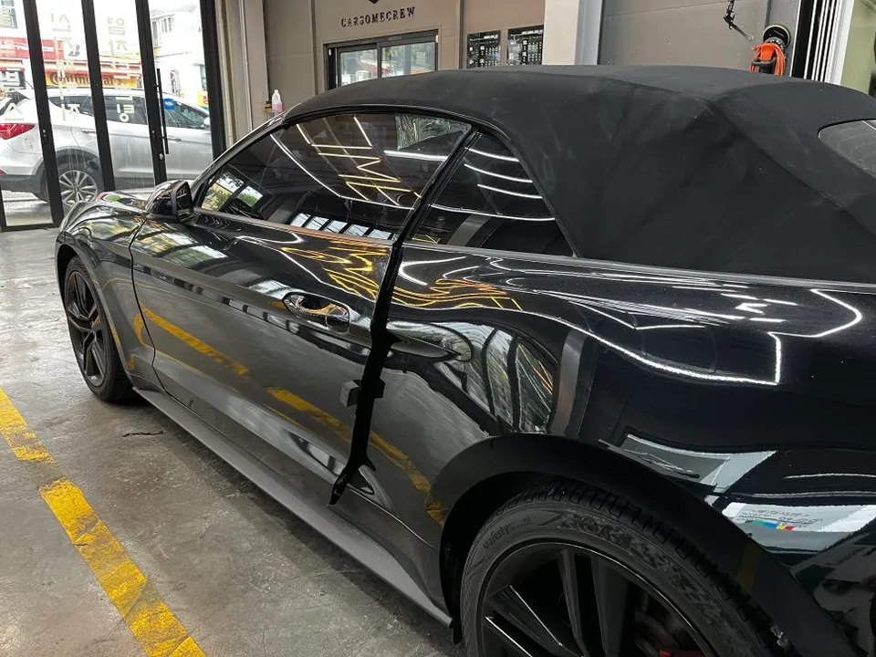 Ford Mustangのカーフィルム施工事例｜費用目安・仕上がり 施工写真 2-3