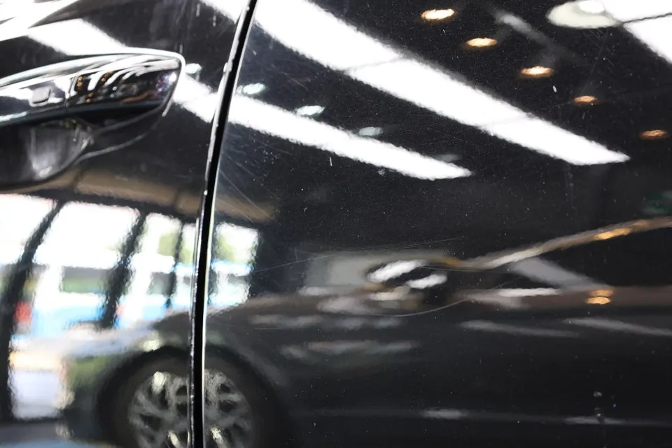 Kia Stingerのガラスコーティング事例｜費用目安と仕上がり 施工写真 3-3