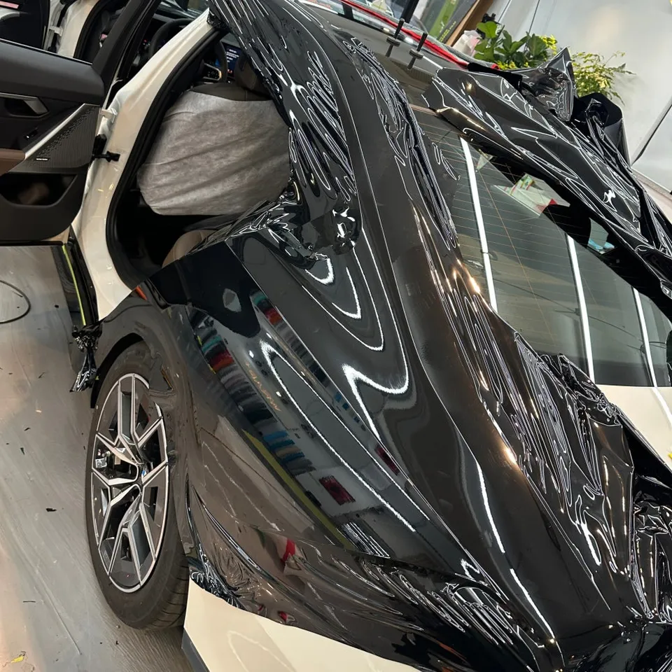 BMW 5 Seriesのカーラッピング事例|費用目安・仕上がり 施工写真 3-1