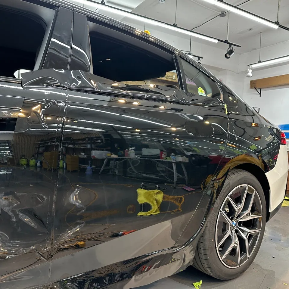 BMW 5 Seriesのカーラッピング事例|費用目安・仕上がり 施工写真 1-2