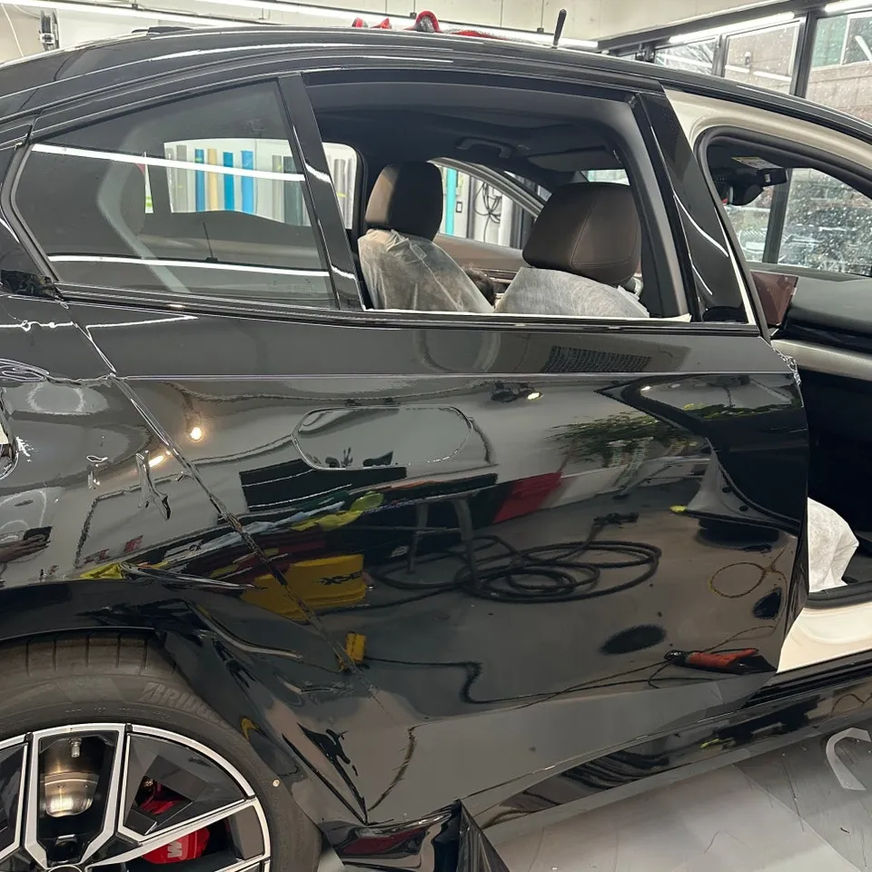 BMW 5 Seriesのカーラッピング事例|費用目安・仕上がり 施工写真 2-2