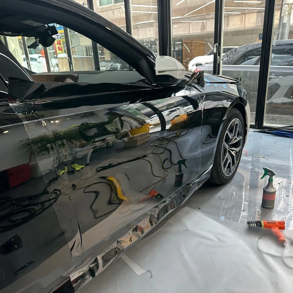 BMW 5 Seriesのカーラッピング事例|費用目安・仕上がり 施工写真 1-3