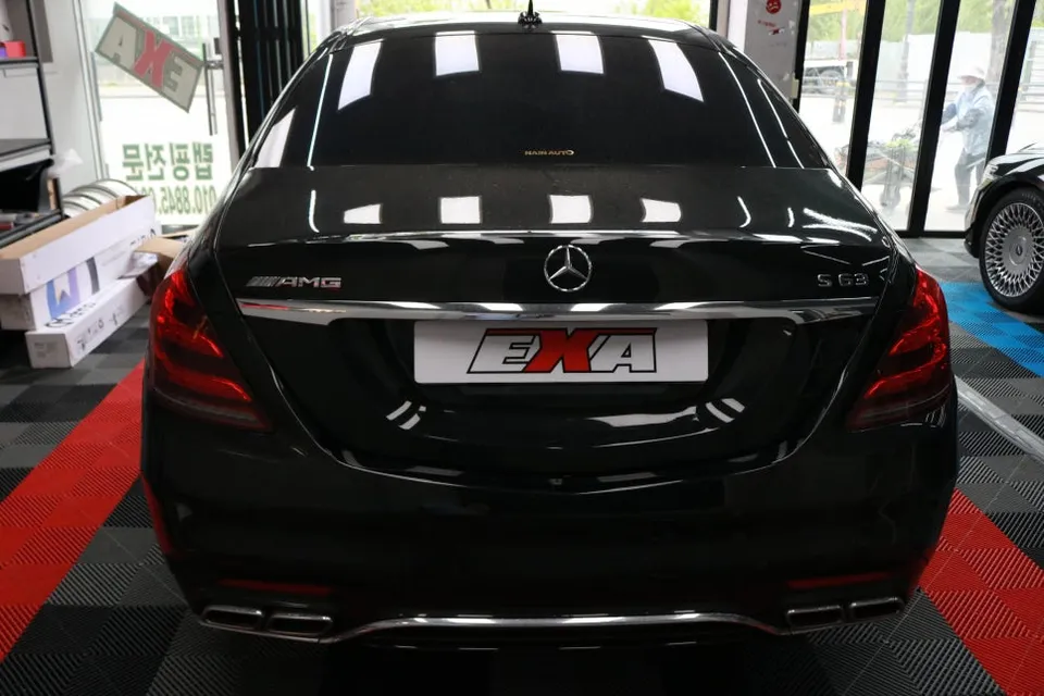 メルセデス・ベンツ S63 AMGのカーラッピング事例|費用目安・仕上がり 施工写真 3-2