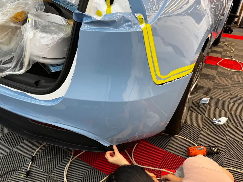 Tesla Model Yのカーラッピング再施工事例｜費用目安・仕上がり 施工写真 1-2