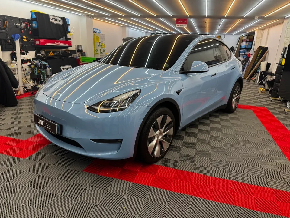Tesla Model Yのカーラッピング再施工事例｜費用目安・仕上がり 施工写真 1-3