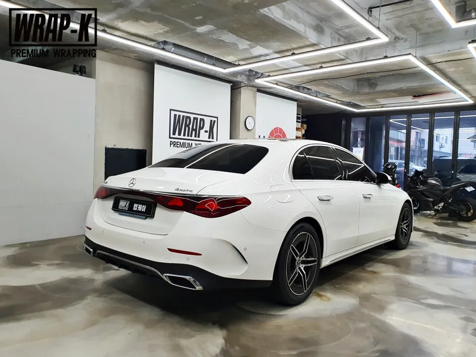 Mercedes-Benz Eクラスのカーラッピング事例|クロームメッキの印象変更 施工写真 2-2