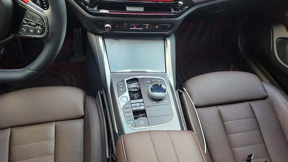 BMW i4 カーラッピング事例|光沢と質感を高めるカスタム 施工写真 3-2