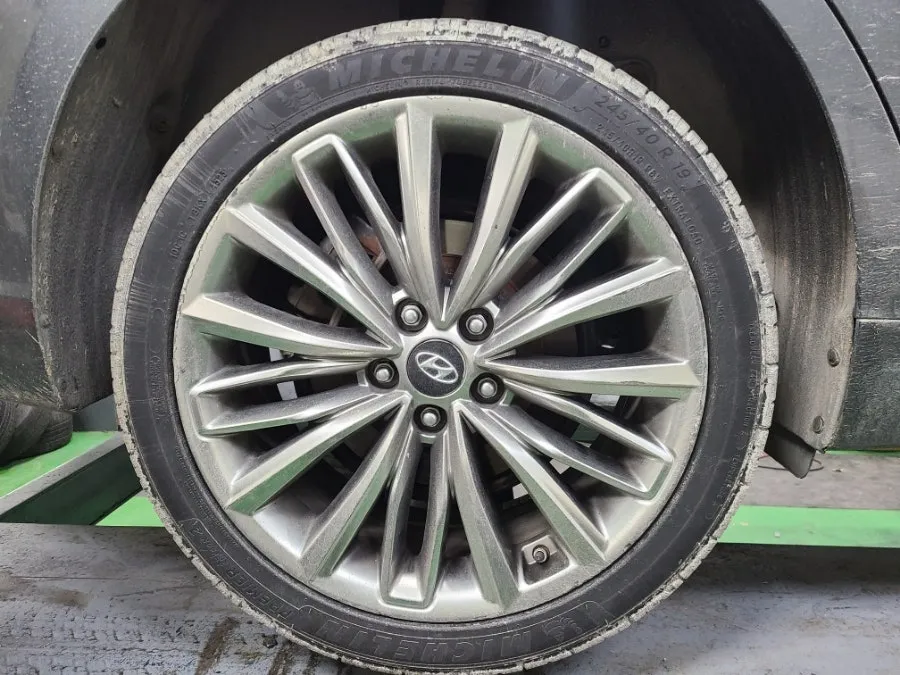 Hyundai Grandeur IG wheel repair - Hyundai Grandeur IG Wheel Repair Review - Like New Finish photo 3