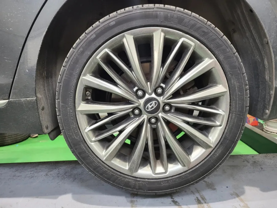 Hyundai Grandeur IG wheel repair - Hyundai Grandeur IG Wheel Repair Review - Like New Finish photo 6