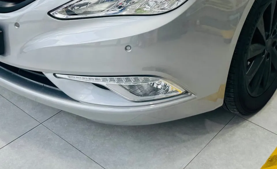 Hyundai Sonataのカーラッピング事例｜費用目安・仕上がり 施工写真 1-2