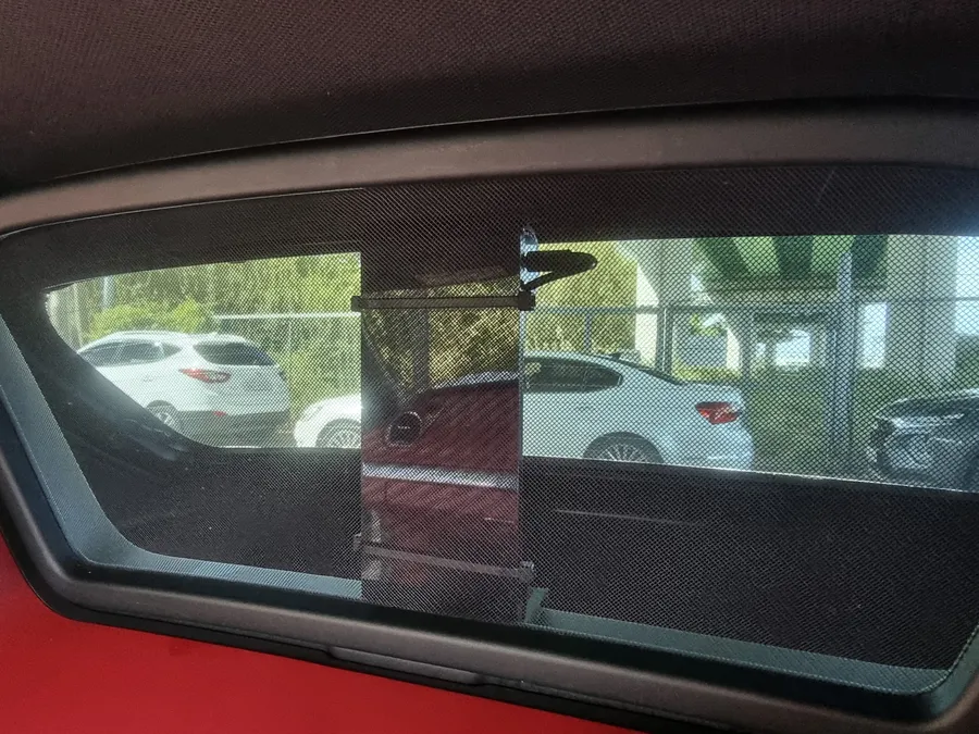 Porsche Boxsterのドライブレコーダー取付事例 施工写真 3-2
