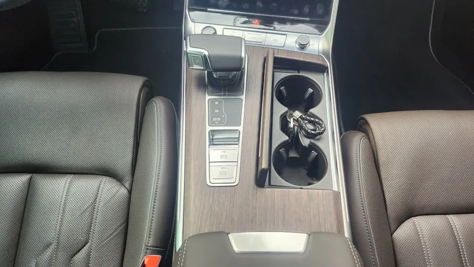 Audi A7のカーラッピング事例 施工写真 1-2