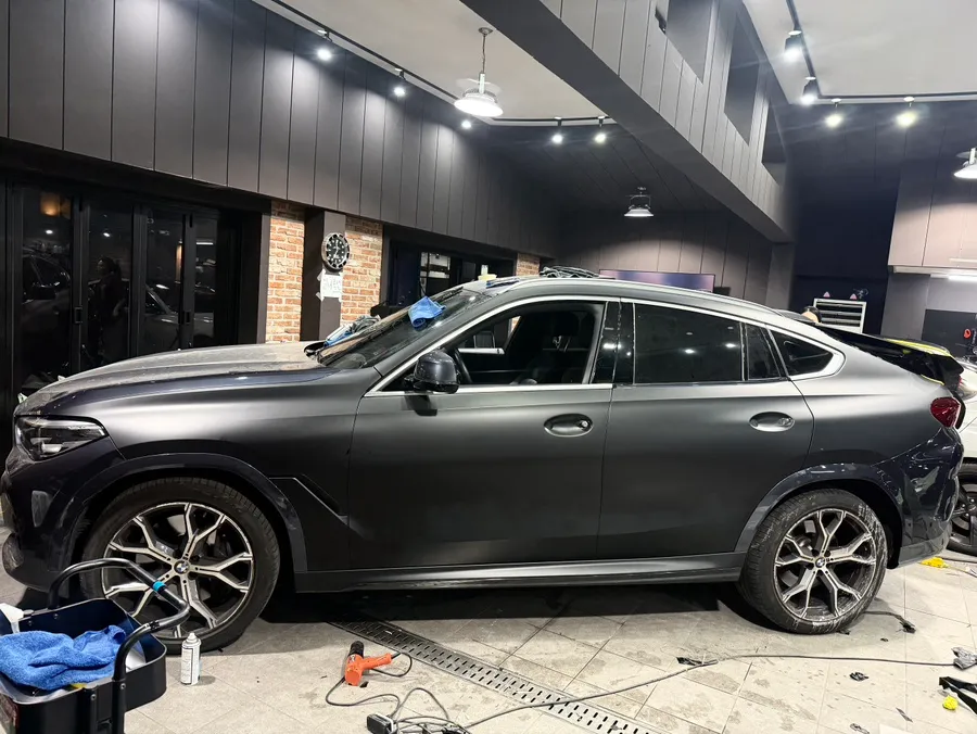 BMW X6 vinyl wrap - BMW X6 Vinyl Wrap Review: Cost & Matte Black Transformation photo 4