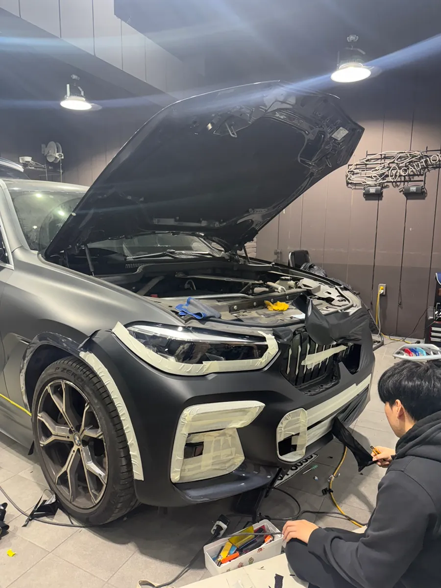 BMW X6のカーラッピング事例 施工写真 2-2