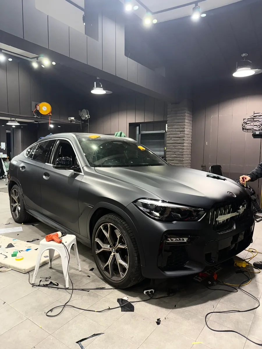 BMW X6のカーラッピング事例 施工写真 3-2
