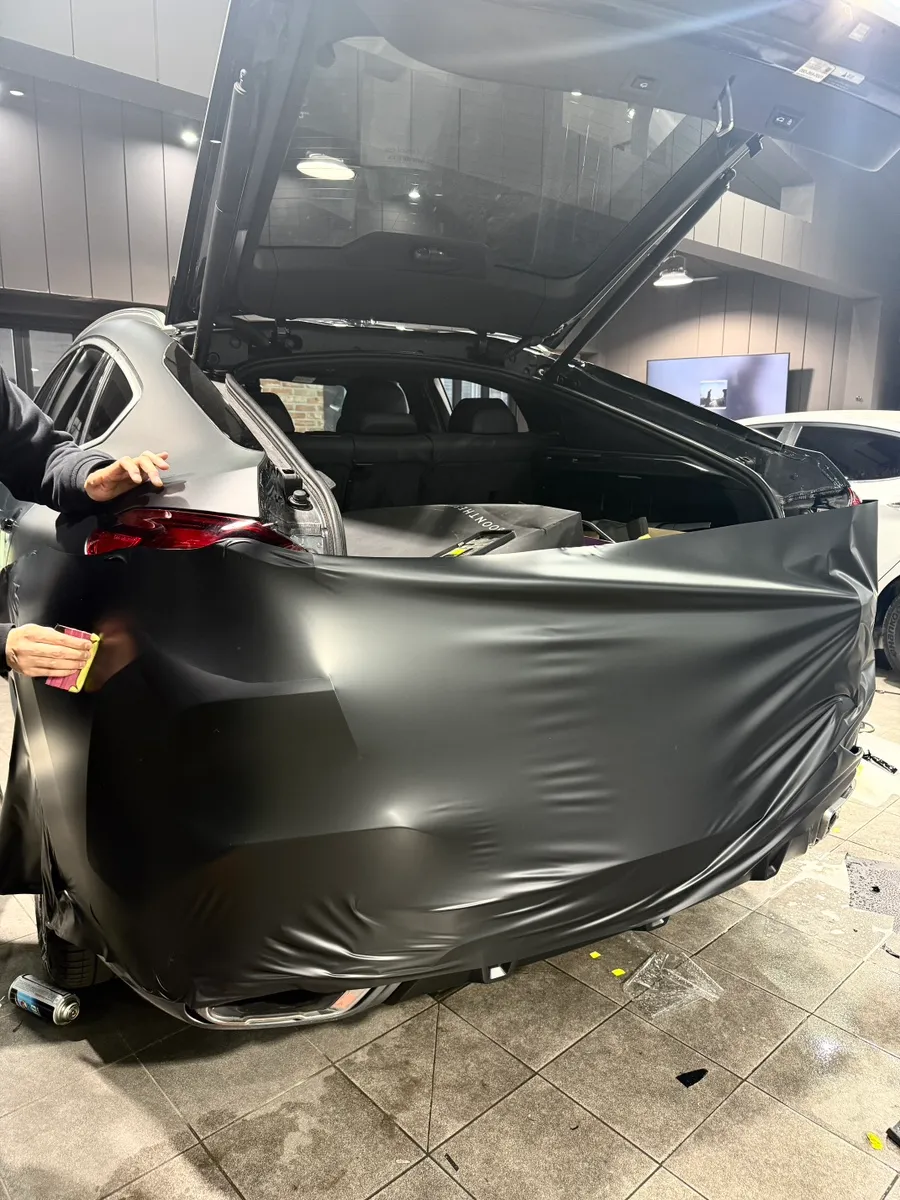 BMW X6のカーラッピング事例 施工写真 4-2