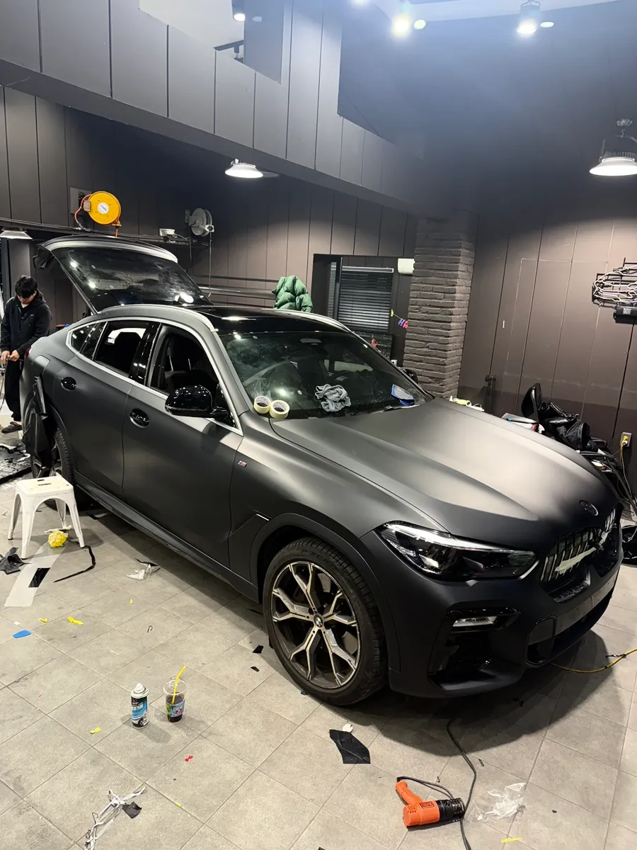 BMW X6のカーラッピング事例 施工写真 1-3