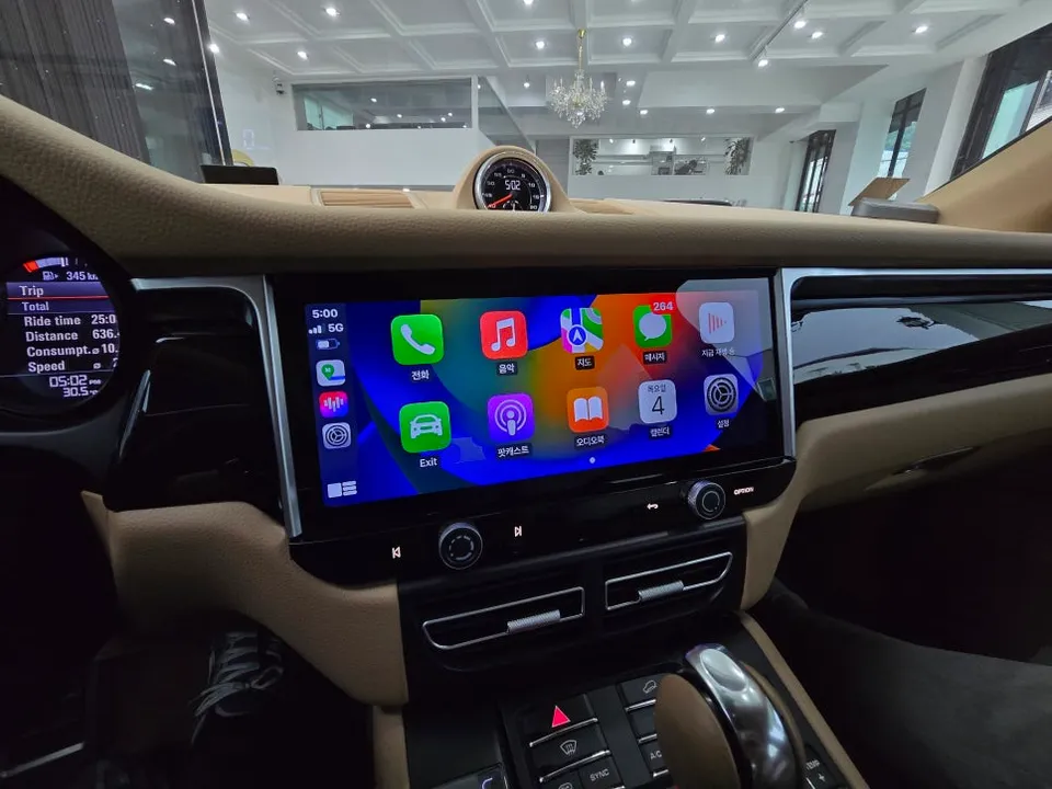 Porsche MacanのAndroid Auto・CarPlay取付事例 施工写真 2-2