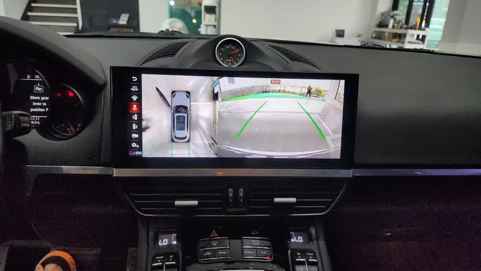 Porsche MacanのAndroid Auto・CarPlay取付事例 施工写真 1-3