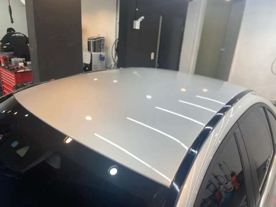 メルセデス・ベンツ Cクラスのカーラッピング事例｜費用目安・仕上がり 施工写真 2-2