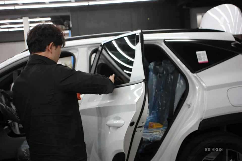 Hyundai Tucsonのカーフィルム施工事例｜費用目安・仕上がり 施工写真 1-3