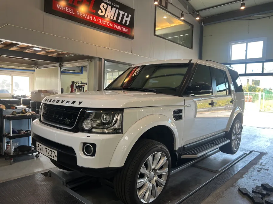 Land Rover Discovery 4 Wheel Repair & Painting Review photo 2